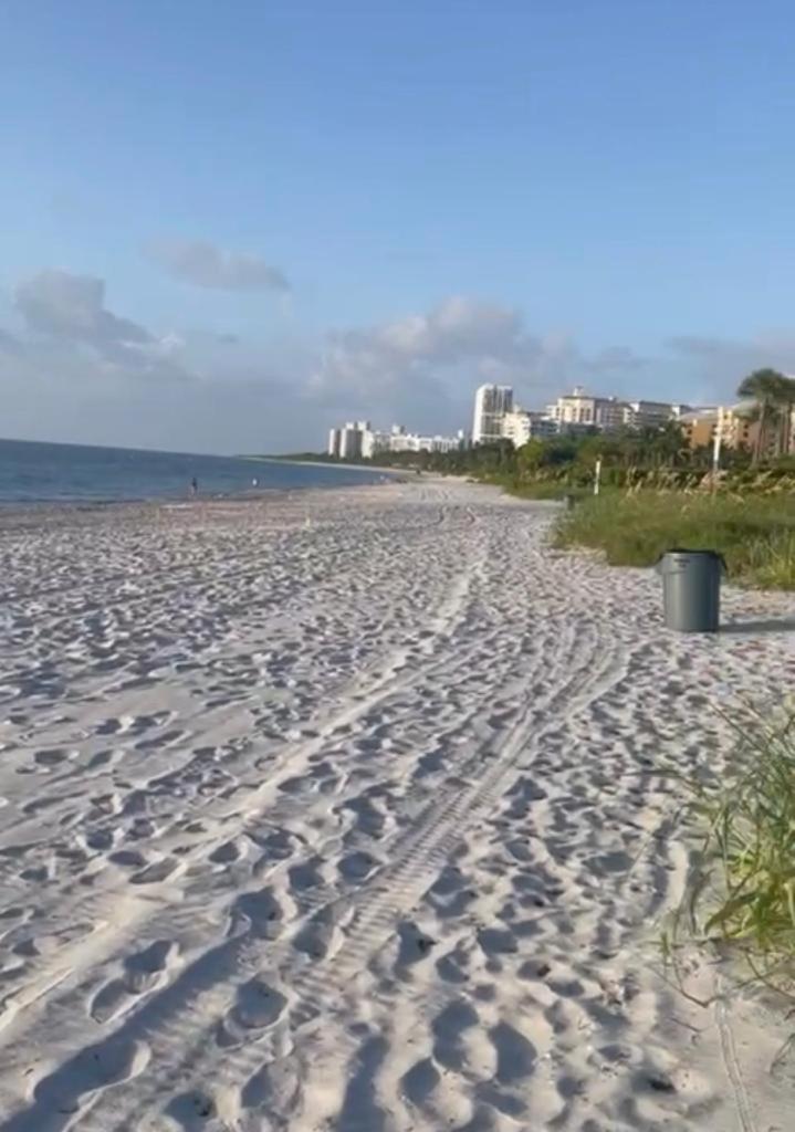 Silver Sands Beach Resort Miami Exterior photo