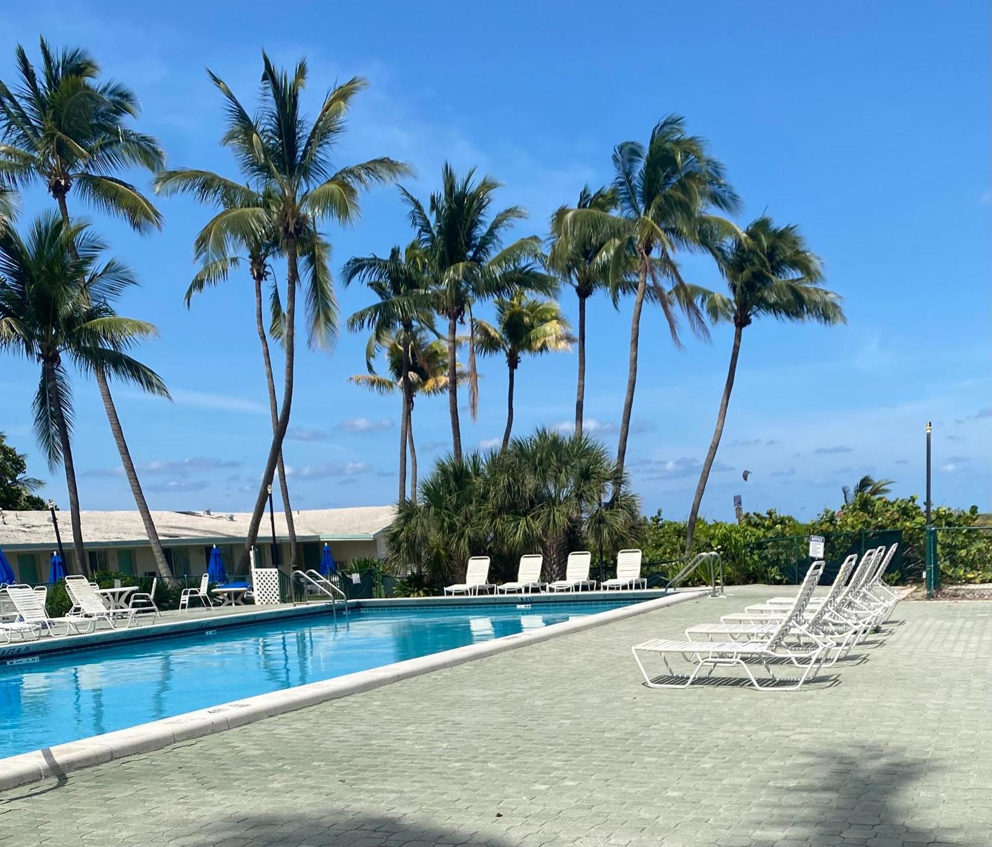 Silver Sands Beach Resort Miami Exterior photo