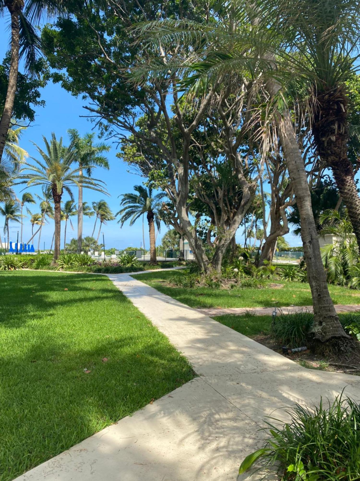 Silver Sands Beach Resort Miami Exterior photo